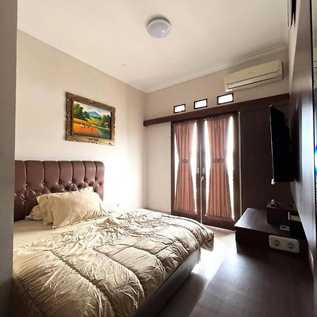 Hens Guesthouse Syariah Gadobangkong Exterior foto